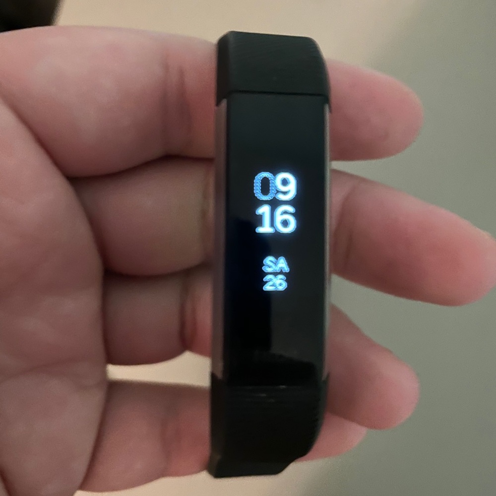 Fitbit Alta HR, black with charging cord